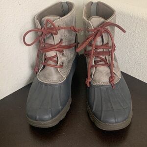 Sperry Duck Boots Gray and Red Lace Up Boots.